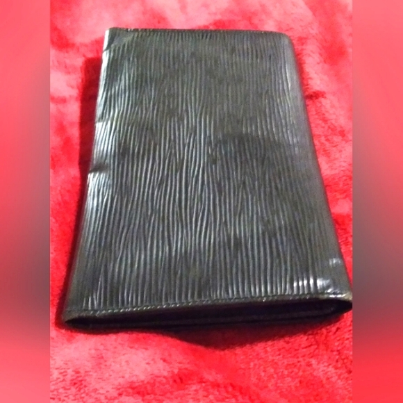 Authentic Louis Vuitton Black Epi Leather Porte Tresor International Wallet - Picture 4 of 16